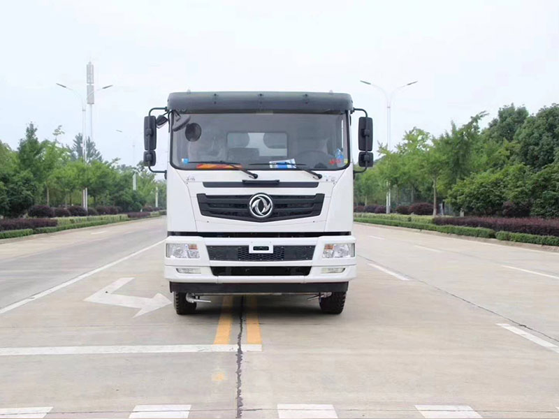 东风后八轮多功能抑尘车